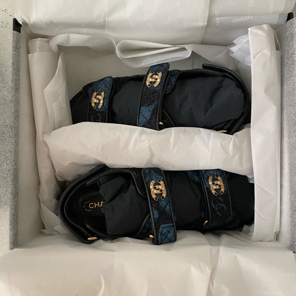 New CHANEL 2021 “dad” sandals - Picture 11 of 16